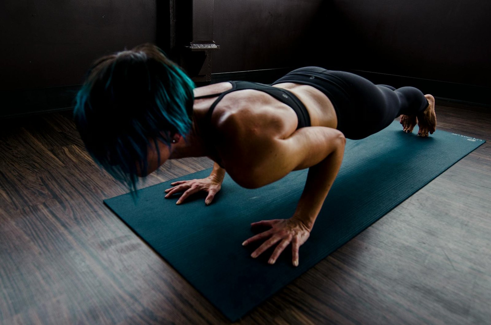 https://www.pexels.com/photo/woman-doing-push-ups-2780762/