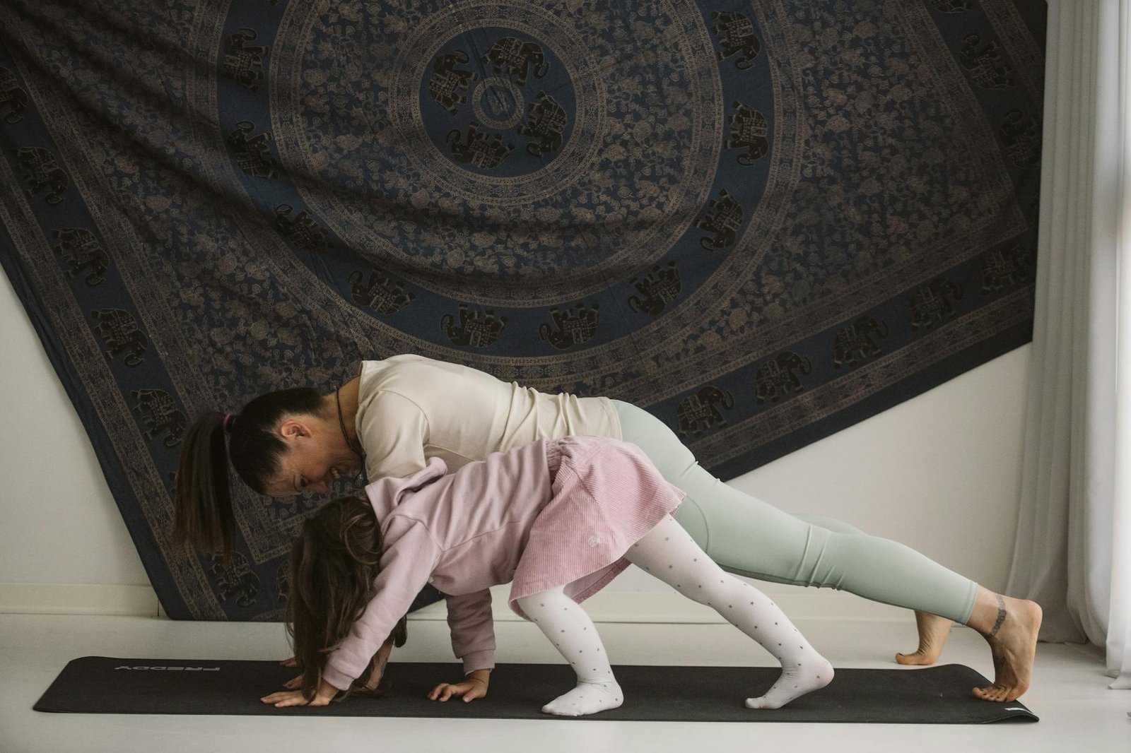 https://www.pexels.com/photo/mother-and-child-practicing-yoga-indoors-29438013/